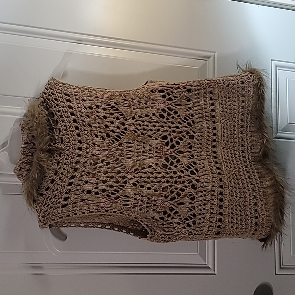 Apt. 9 Mocha Knit Open-Front Vest with Faux Fur Trim - Picture 9 of 10